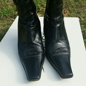 Black Buckled Boots White Stitching Size 8
